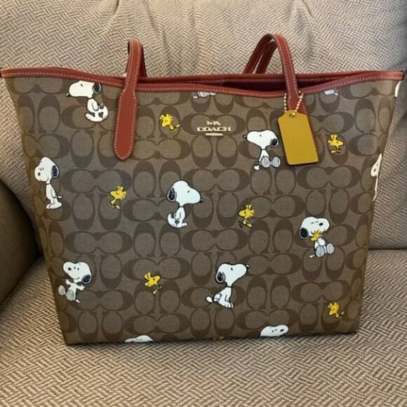 NWT Coach X Peanuts City Tote In With Snoopy Woodstock - Picture 1 of 8